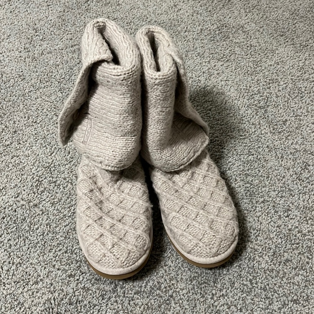 LOWERED PRICE!! UGG Knit Boots